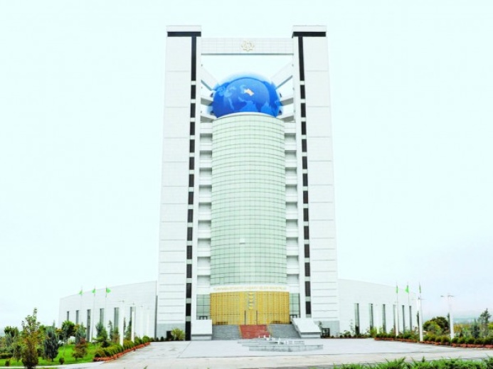  На биржевых торгах в Туркменистане реализована продукция нефтехимии, сельского хозяйства, строительной и лёгкой промышленности