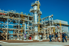 Президент Туркменистана поздравил работников нефтегазовой отрасли и геологов