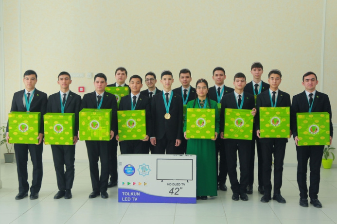  Были награждены ученики, ставшие победителями XXII Международной Жаутыковской Олимпиады