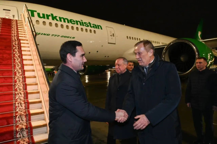  Президент Туркменистана прибыл в Петербург для участия в саммите СНГ