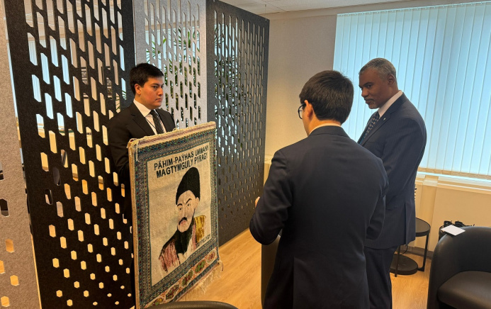  Музей Всемирной таможенной организации в Брюсселе пополнил ковер с изображением Махтумкули