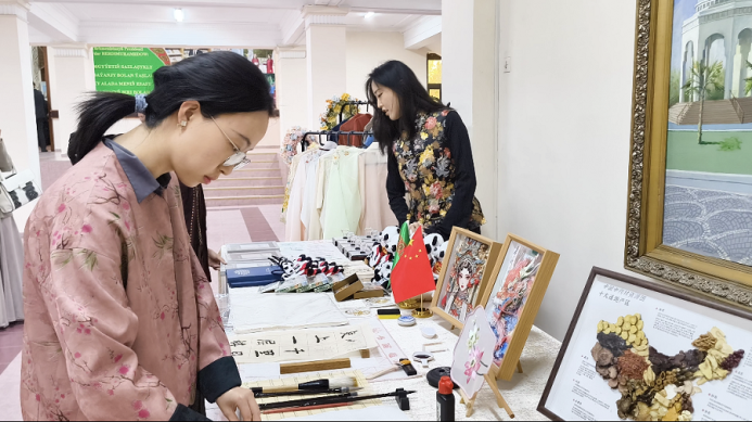  В Ашхабаде отметили Международный день китайского языка