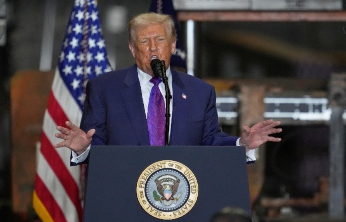  Трамп подписал указ о введении пошлин в 10% для всех стран мира