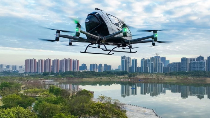  Воздушное такси EHang: Первые коммерческие полеты без пробок