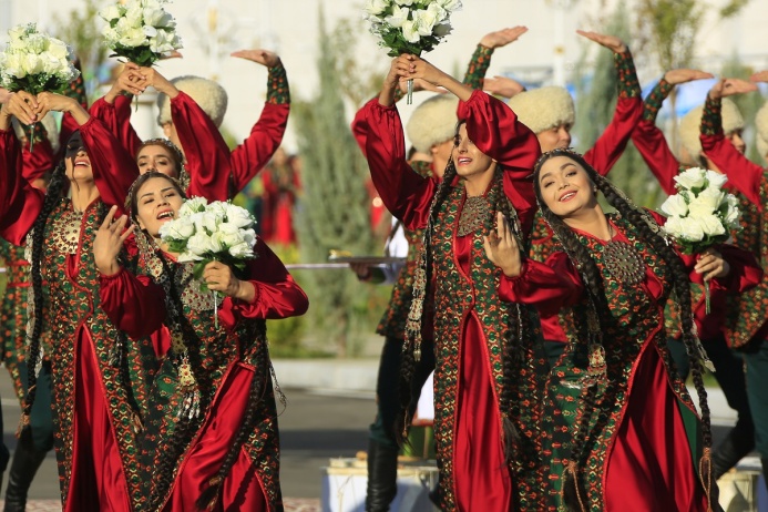  Президент Туркменистана поздравил соотечественниц с Международным женским днем