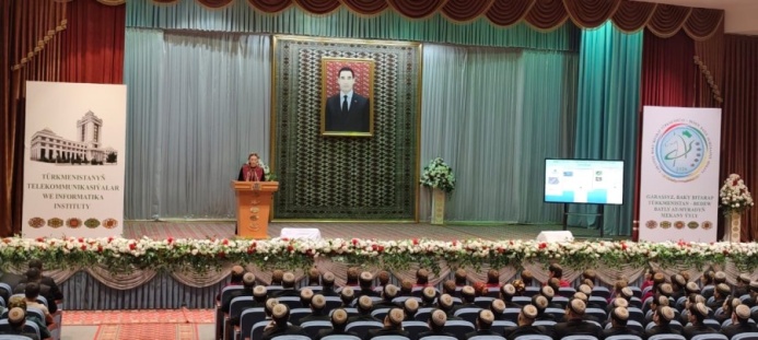  Representatives of the communications sector took part in a job fair at the Institute of Telecommunications and Informatics