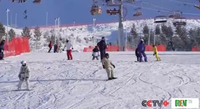  В Синьцзяне и Гуйчжоу растёт поток туристов на горнолыжные курорты