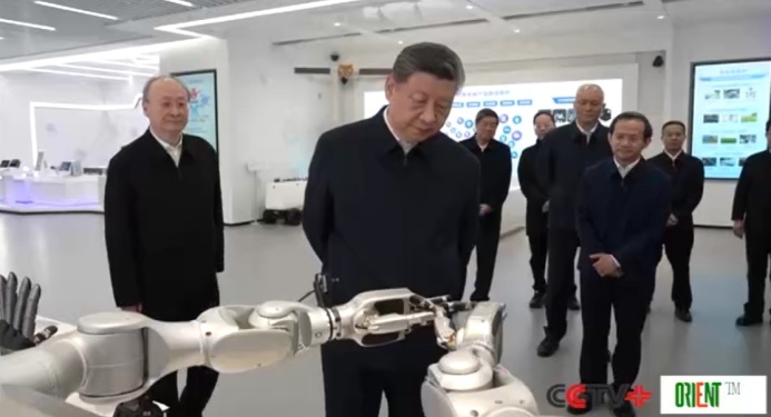  Си Цзиньпин посетил инновационный парк информационных технологий в Пекине