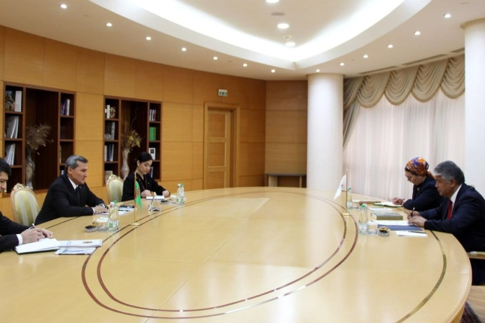  Глава МИД Туркменистана встретился с генсеком ТЮРКСОЙ