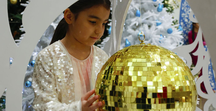  В Туркменистане вручили награды лауреатам детского конкурса имени Гулбаба