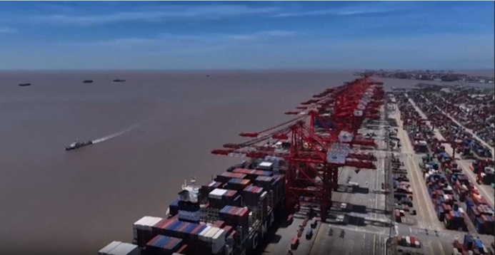  Шанхайский порт 16 лет подряд остаётся крупнейшим в мире по контейнерообороту
