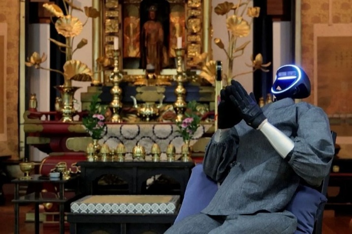  Буддароид: в Японии представили робота-монаха с искусственным интеллектом