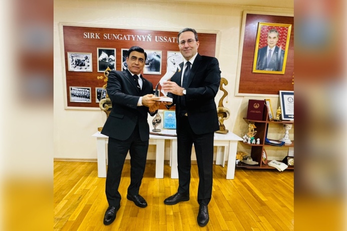  Обсуждено сотрудничество в области коневодства по вопросам лошадей «Карабах» и «Ахалтекe»