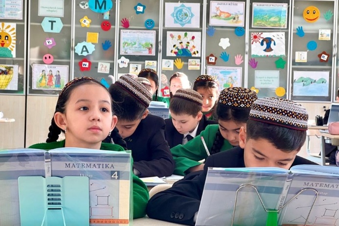  В Ашхабаде обсудили внедрение бесплатной программы подготовки к школе