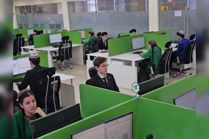  Среди школьников Туркменистана прошёл конкурс по информатике