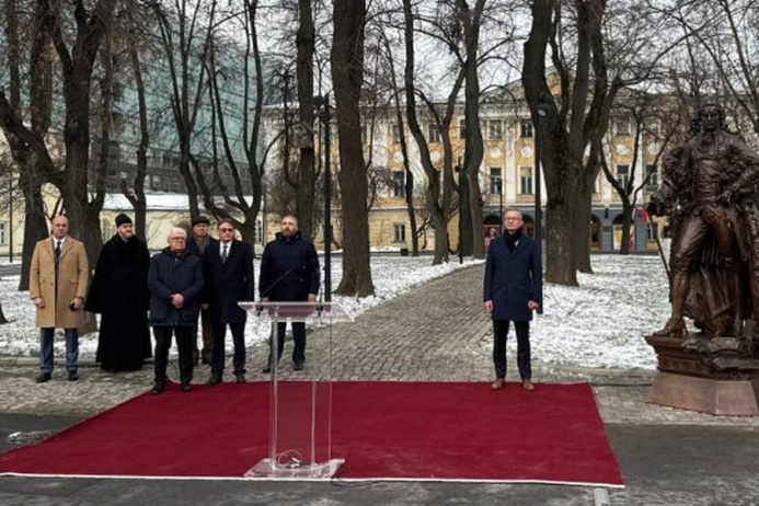  В Москве открыли памятник и выставку к 300-летию канцлера Ивана Остермана