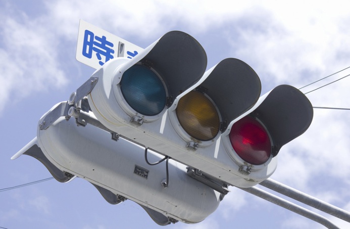  Traffic light in Japan with blue instead of green: what's the mystery?