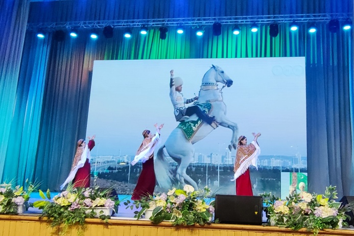  Туркменская молодежь расцветила студенческий фестиваль в Минске энергией народных традиций