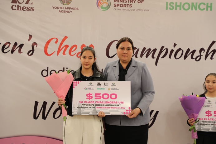  Туркменские шахматистки вошли в число призеров IV Международного женского турнира в Бухаре