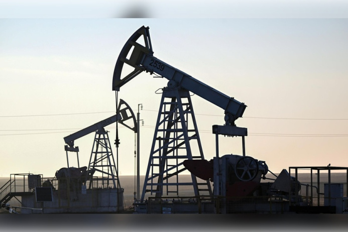  Нефть Brent упала ниже $60 за баррель впервые с прошлого года