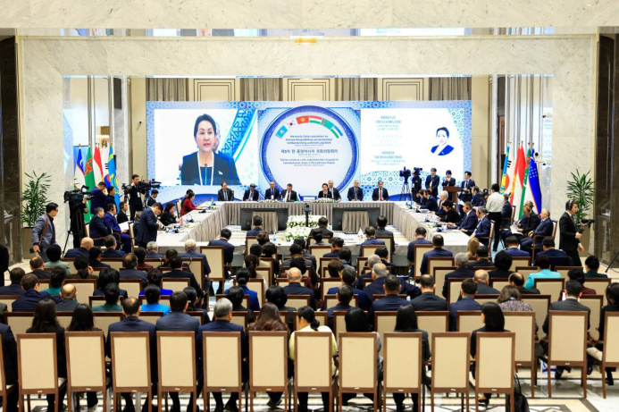  В Ташкенте прошло заседание глав парламентов государств Центральной Азии и Республики Корея