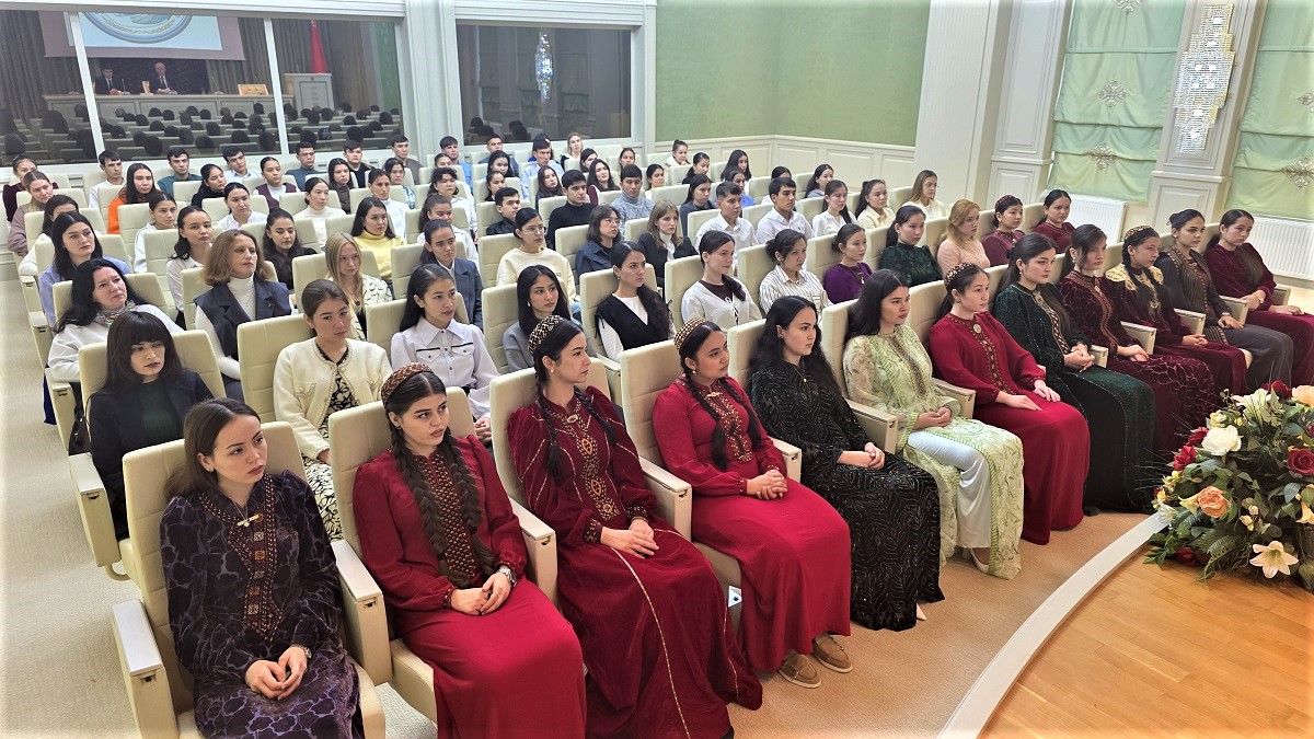 posolstvo-belarus-bgu-studenty (6).jpg