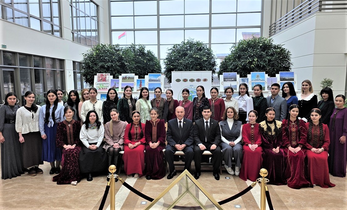 posolstvo-belarus-bgu-studenty (2).jpg