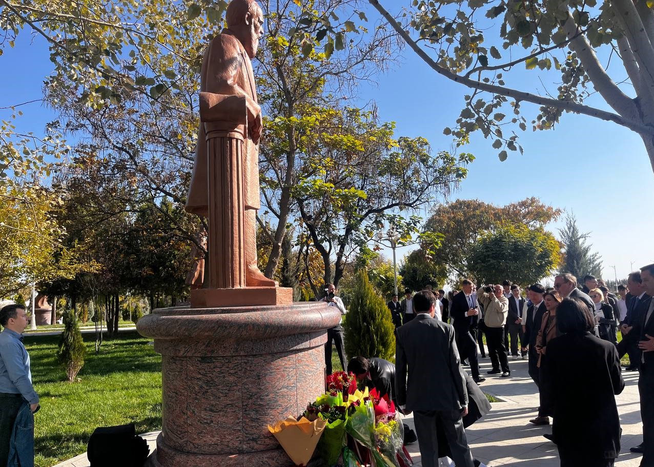 ashgabat-otmetil-den-rozhdeniya-dostoevskogo (3).jpg