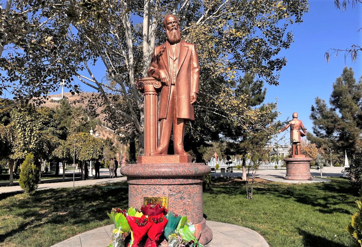 ashgabat-otmetil-den-rozhdeniya-dostoevskogo (1).jpg