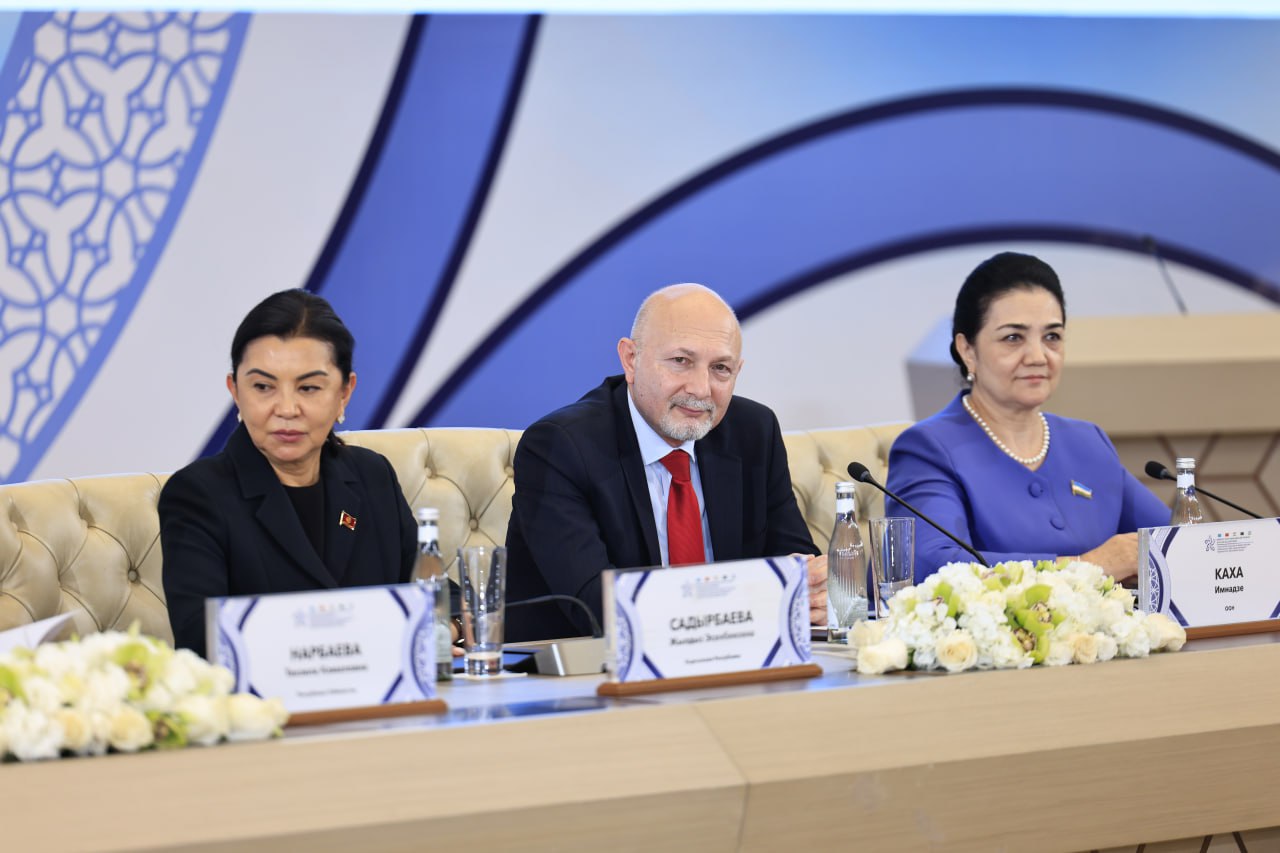 dialog-zhenshchin-liderov-tashkent (2).jpg