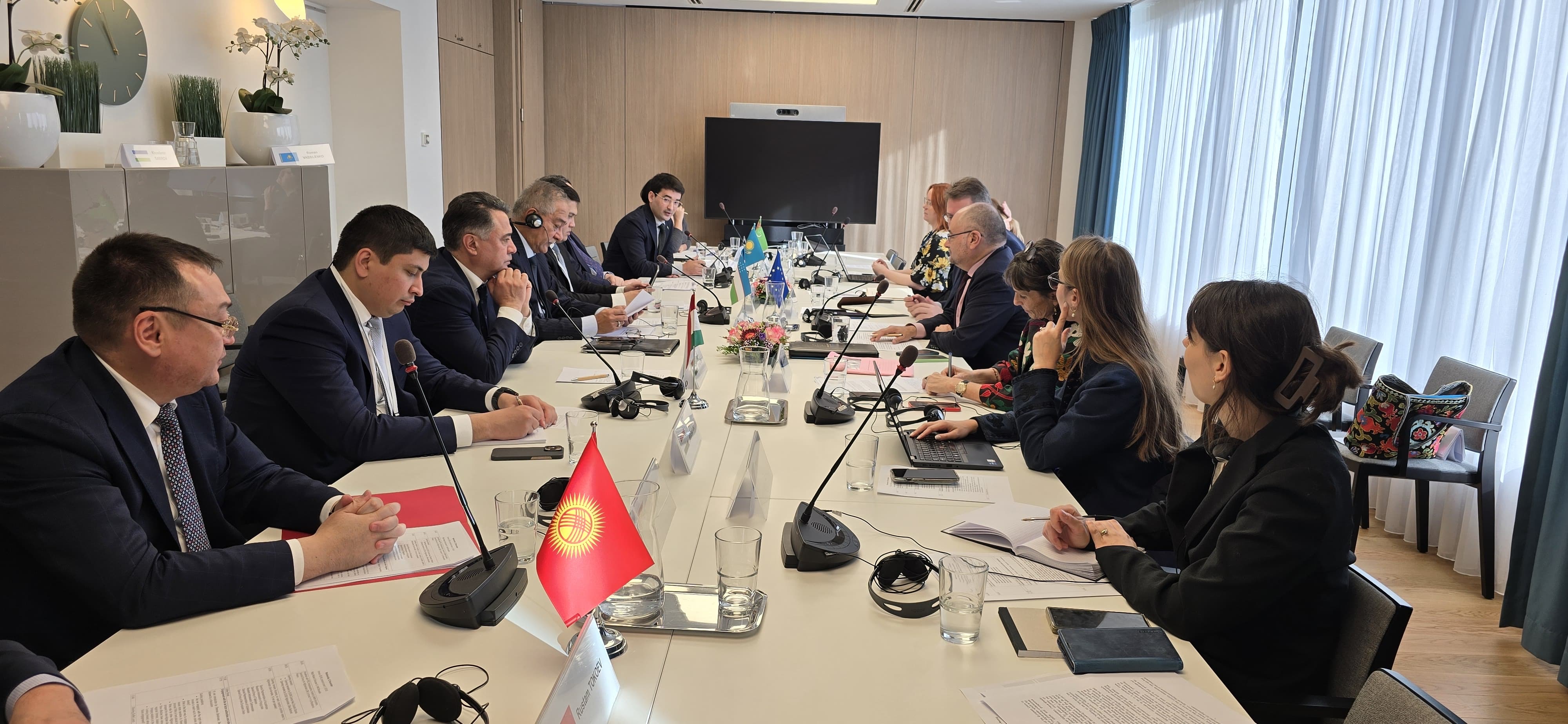 es-ca-bryussel-afganistan-turkmenistan (1).JPG