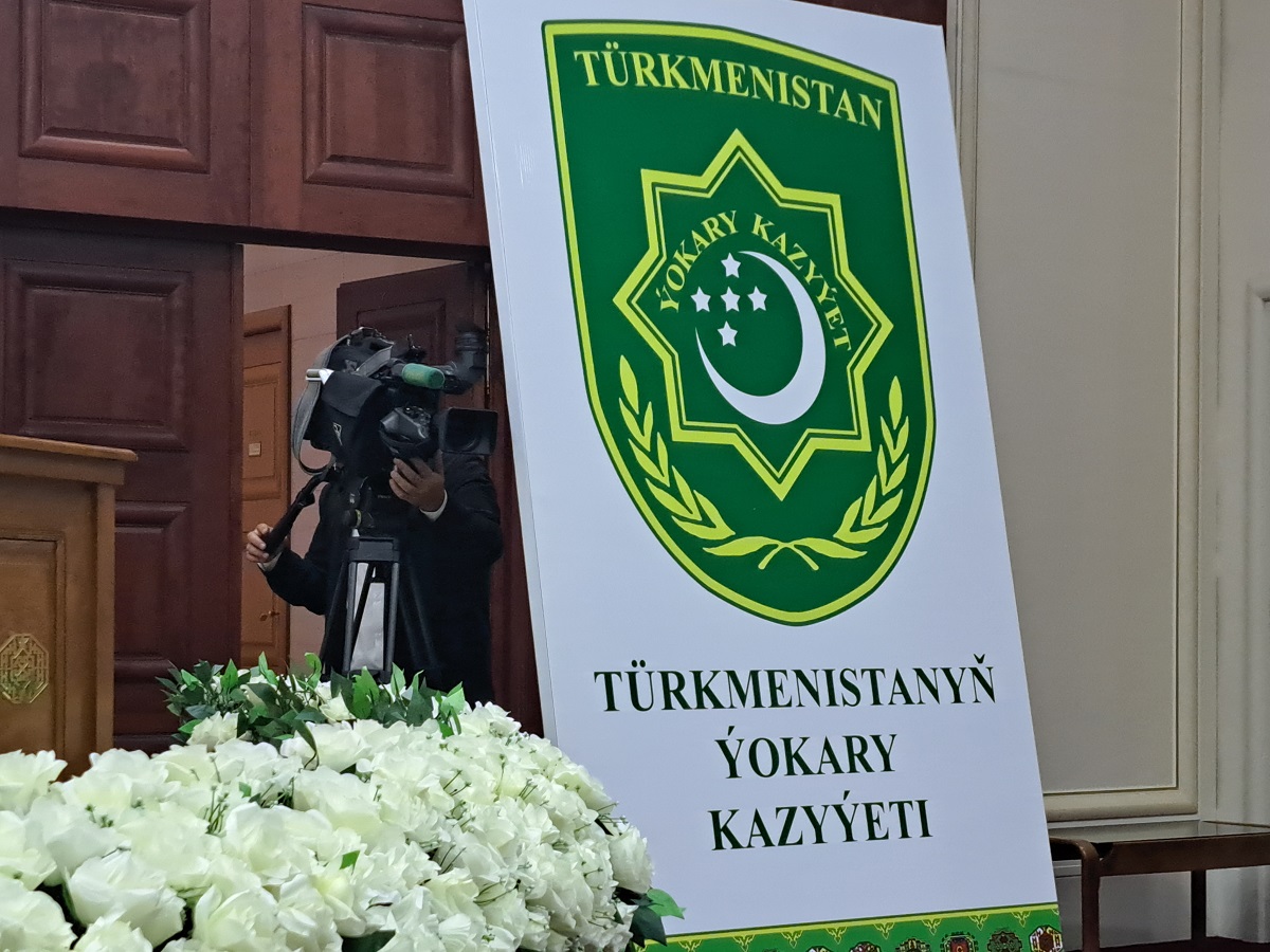 adalat-konferentsiya-pravo (2).jpg