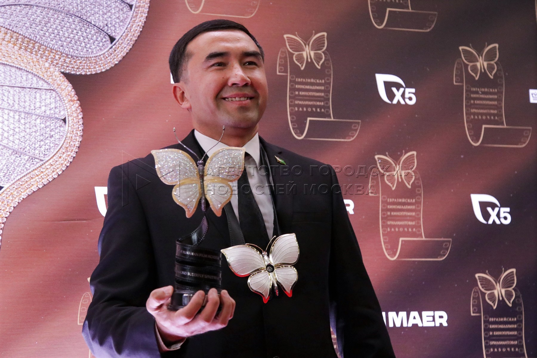 turkmenistan-hudozhnik-brilliantovaya-babochka-kino (2).jpg