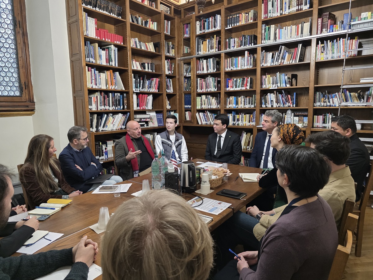 mugnir-peregovory-filial-universiteta-kent-florenciya (1).jpg