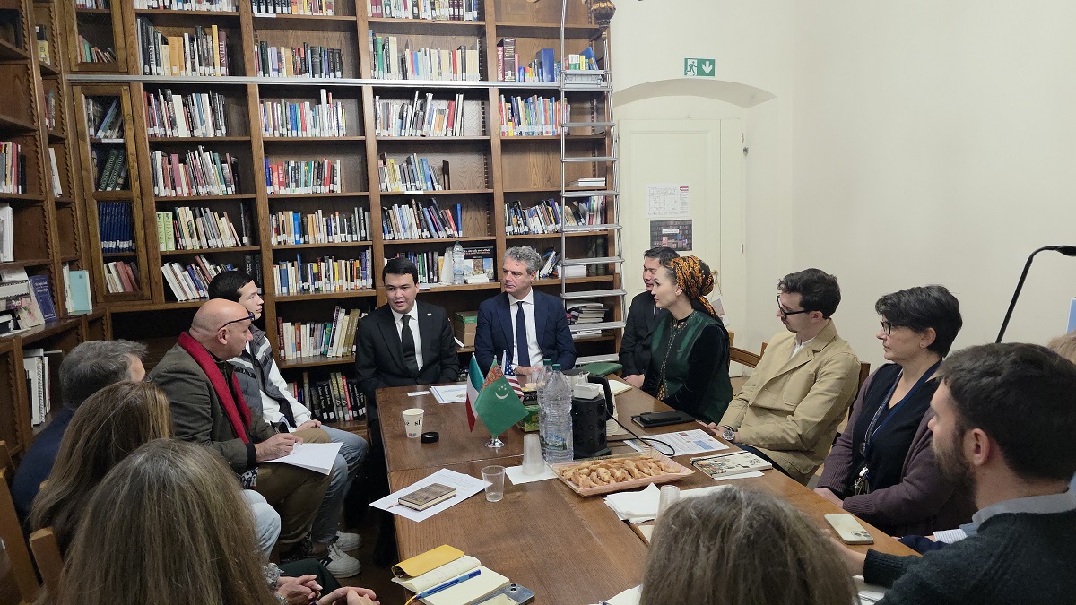 mugnir-peregovory-filial-universiteta-kent-florenciya (2).jpg