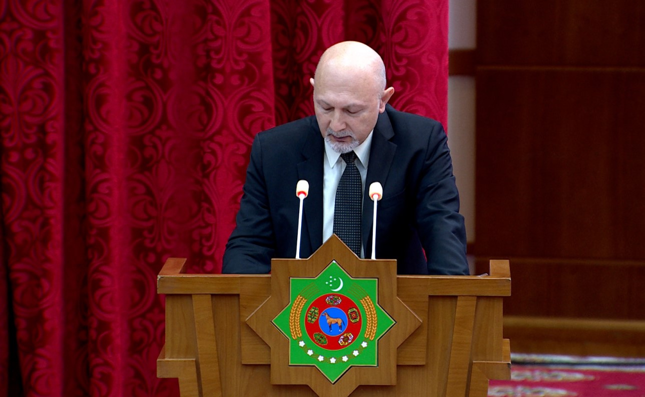 kniga-prezidenta-turkmenistana-neytralitet-analiz-geopolitika (2).jpg