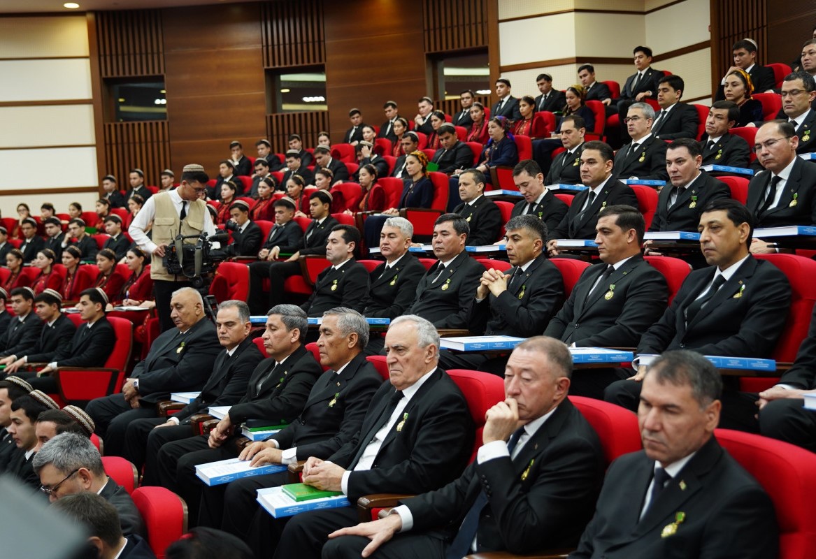 kniga-prezidenta-turkmenistana-neytralitet-analiz-geopolitika (4).jpg