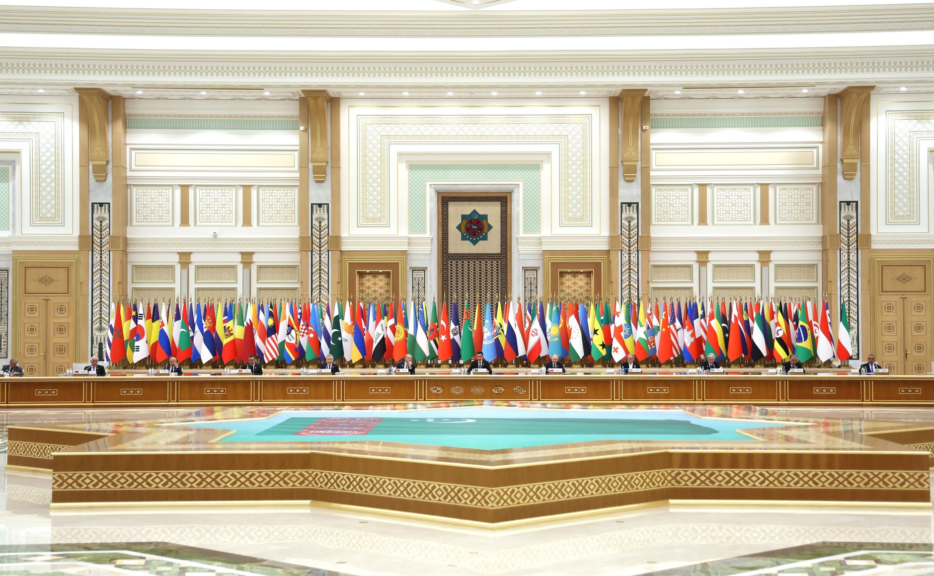 serdar-berdymuhamedov-manifest-politika-universitet-mira (5).jpg