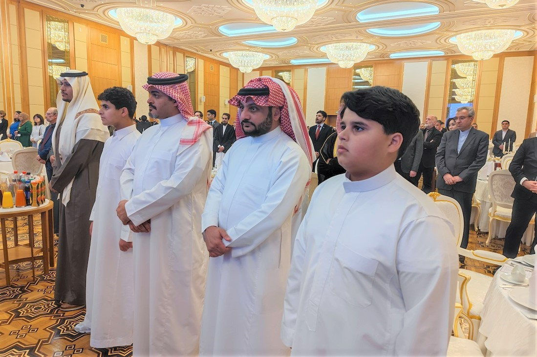 2 Катарцы отмечают.jpg