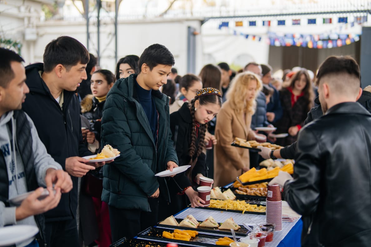 21122025-es-rozhdestvenskaya-knizhnaya-yarmarka-ashhabad (4).jpeg