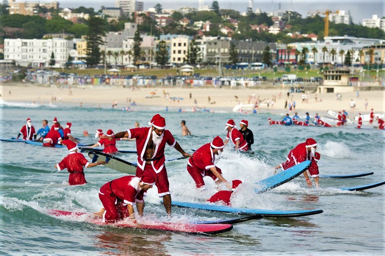 santa-surfers.jpg