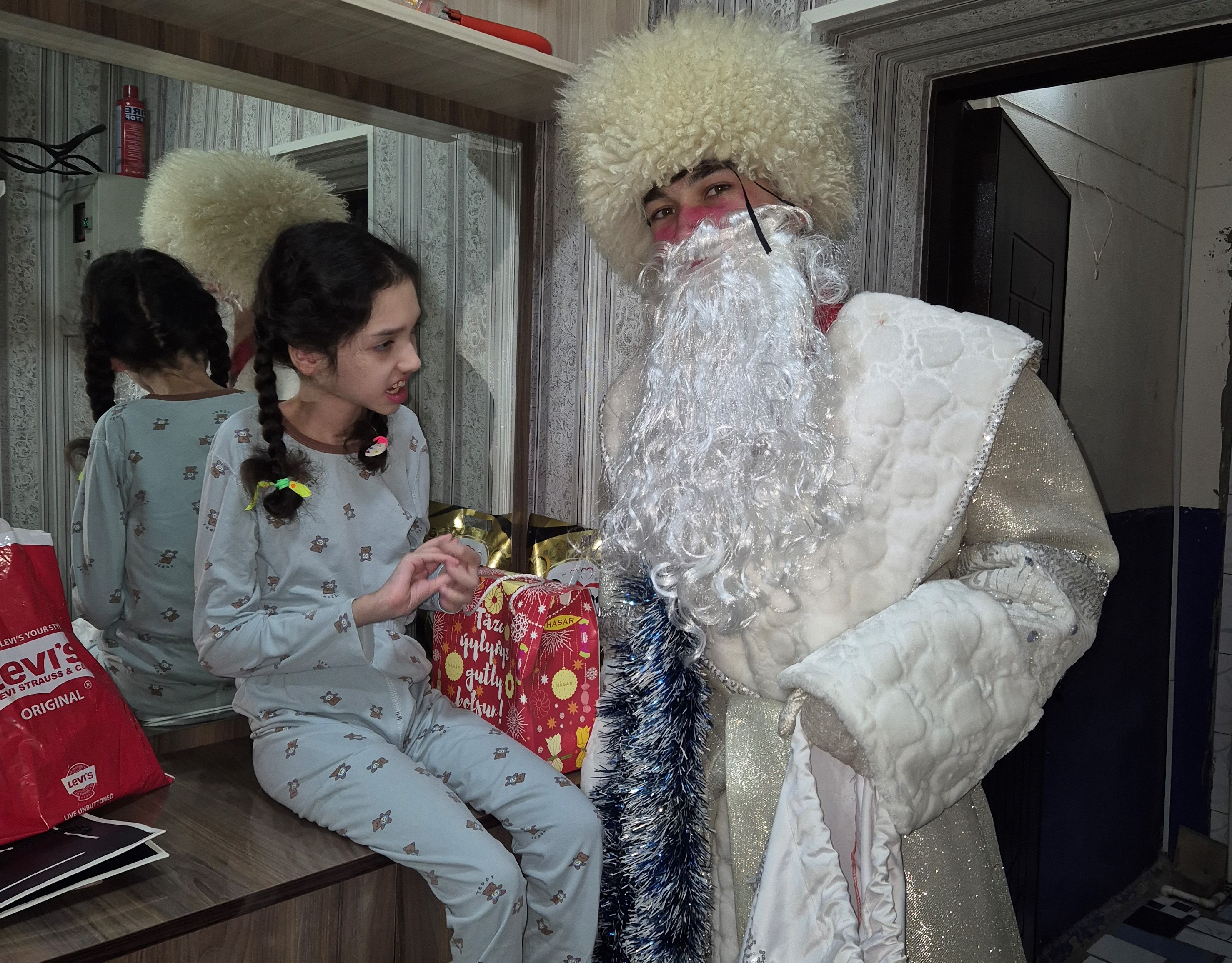 dyap-dessur-mary-charity-new-year-action (3).jpg