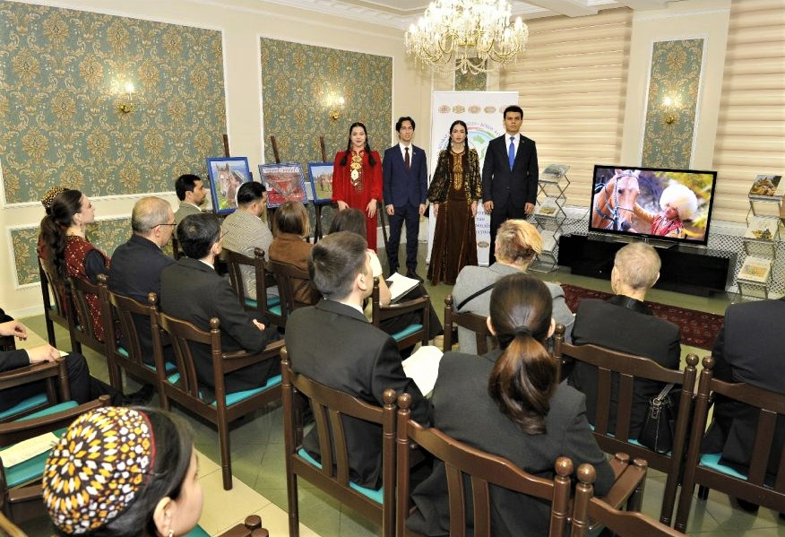 turkmen-embassy-moscow-akhal-teke (2).jpg