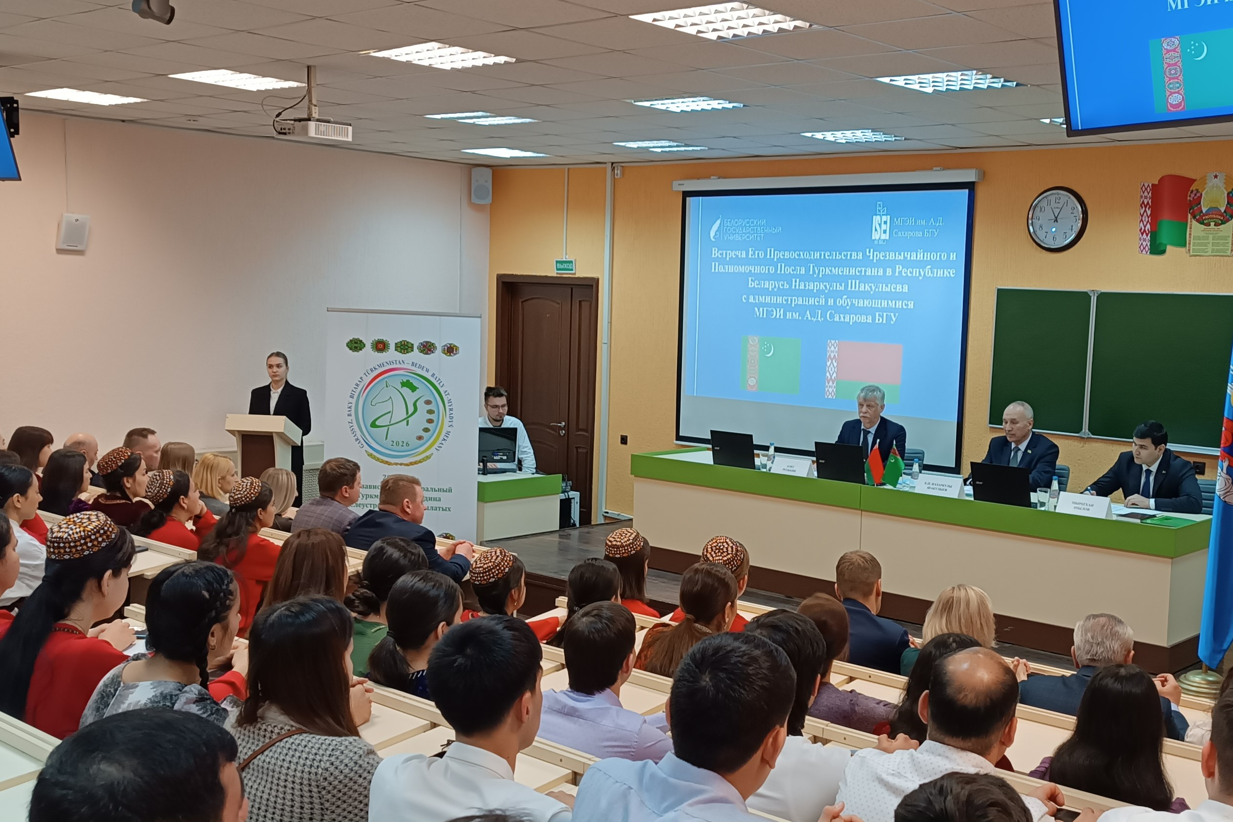 turkmen-ambassador-minsk-ecology-institute-students (5).jpg