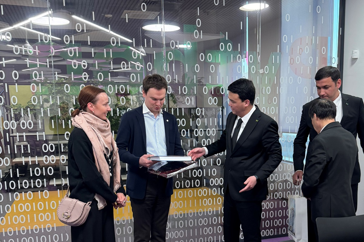 turkmenistan-delegation-kazan-it-education-exchange (6).jpeg