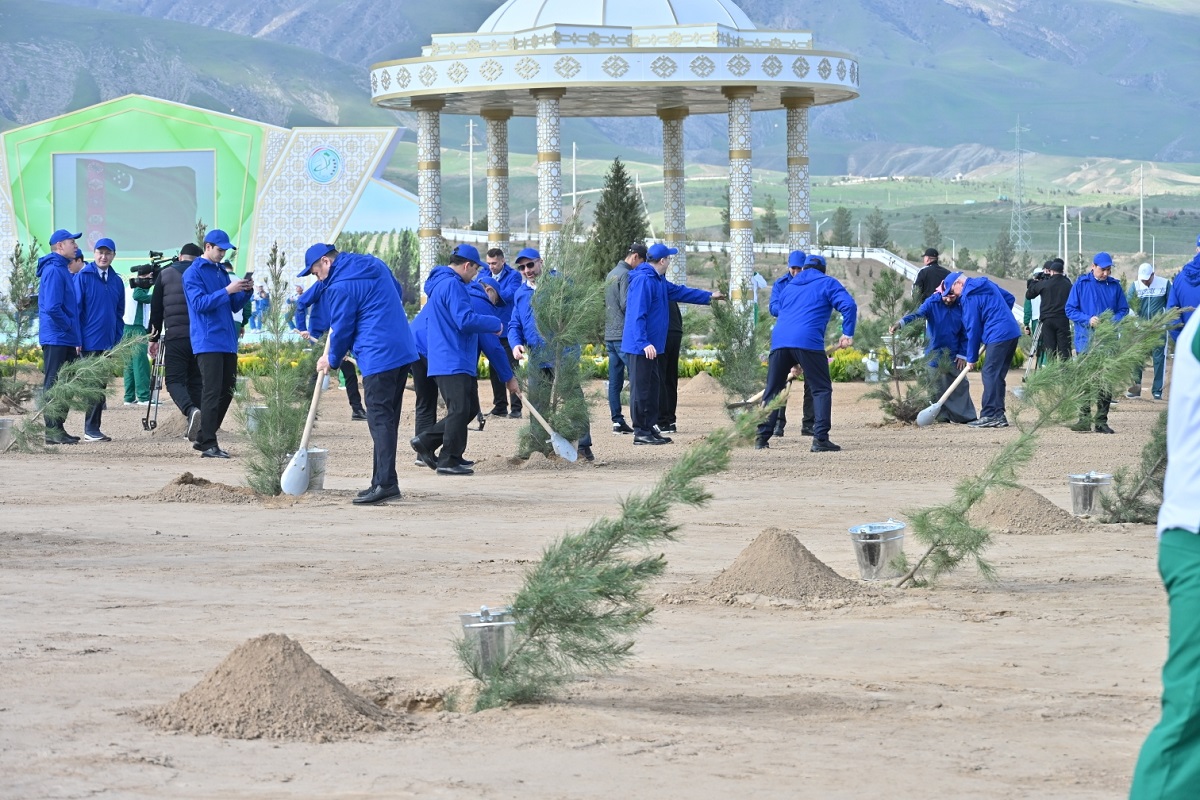 all-national-tree-planting-campaign-turkmenistan (2).jpg