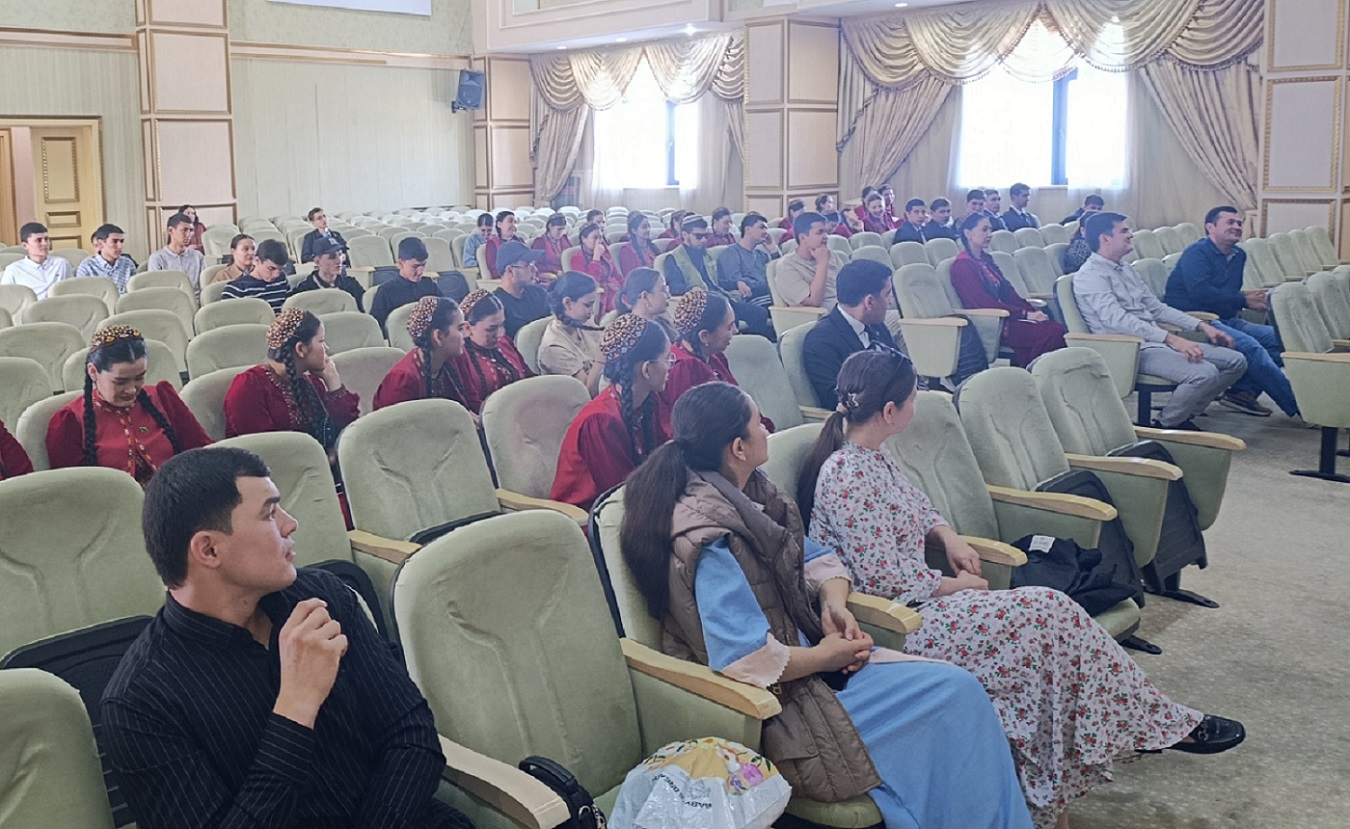 3 Участники семинара.jpg