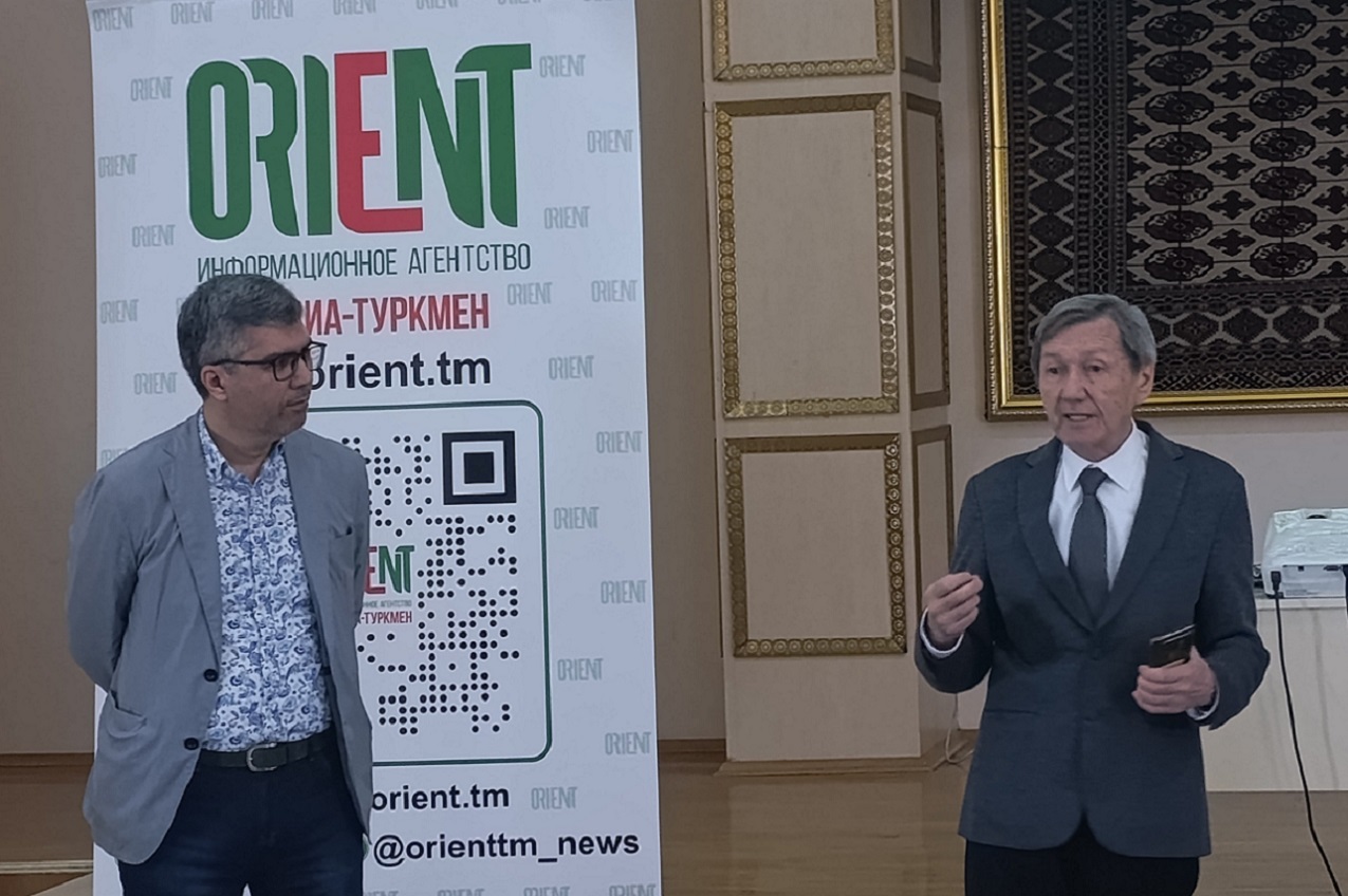 8 Бек на фоне баннер.jpg