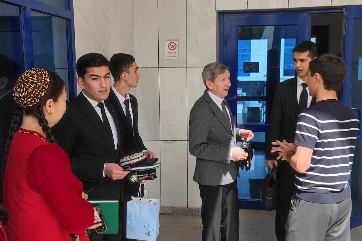 12 Обсуждение на выходе.jpg