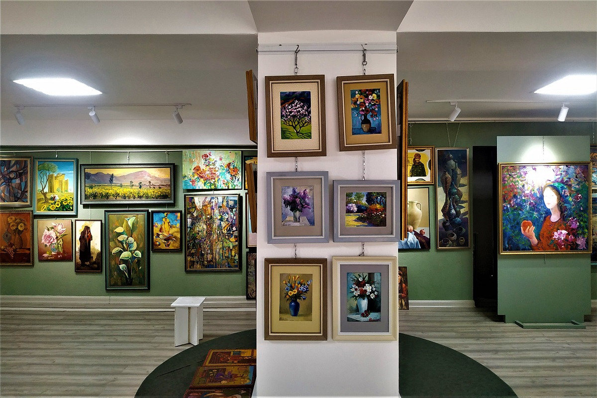 art-gallery-aga-berdyeva-exhibition-april (11).jpg